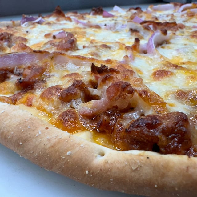 (Special) BBQ Chicken Pizza.