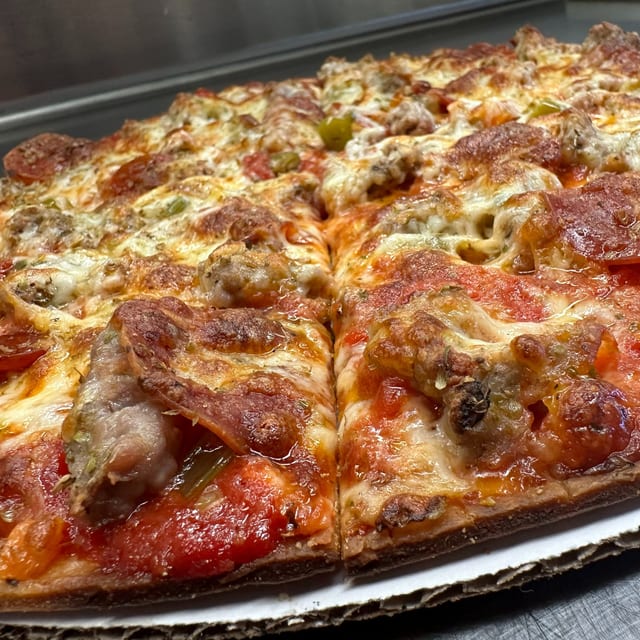 (Special) Deluxe Pizza.